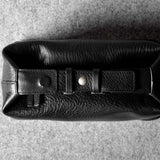 Trousse de toilette avec ceinture. Charbon