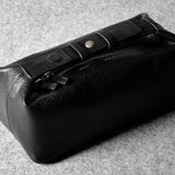 Trousse de toilette avec ceinture. Charbon