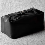 Trousse de toilette avec ceinture. Charbon