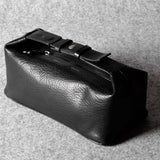 Trousse de toilette avec ceinture. Charbon