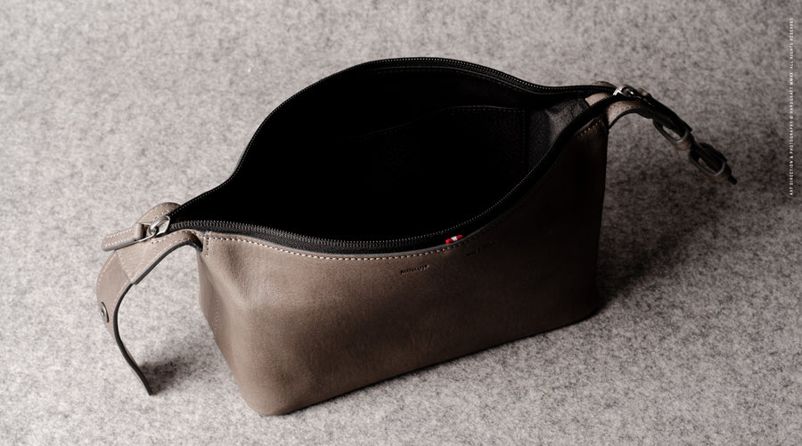 Belted Dopp Kit . Off Grey