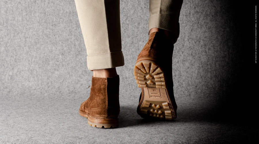 Chukka Boots . Chestnut Suede