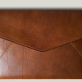 Enveloppe en cuir de taille moyenne. Classique