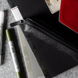 Trousse à crayons Fat Stick. Charbon