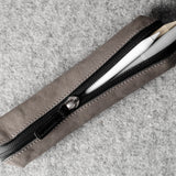 Fat Stick Federmäppchen. Aus Grau