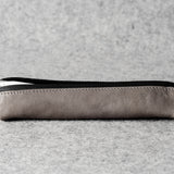 Fat Stick Federmäppchen. Aus Grau
