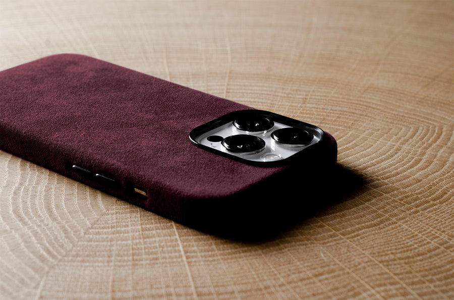 Fuzzy iPhone 14 Pro/Pro Max Cover . Chianti Red