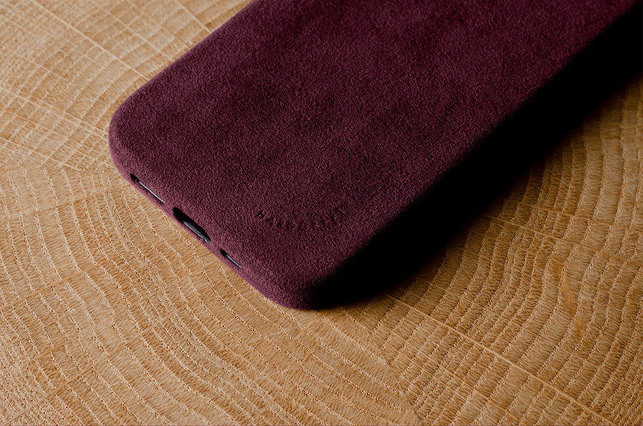 Fuzzy iPhone 14 Pro/Pro Max Cover . Chianti Red