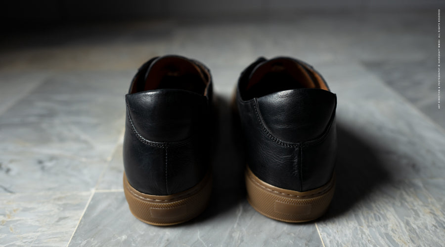 Low Top Sneaker . Coal Black