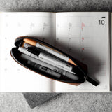 Trousse à crayons Fat Stick. Classique