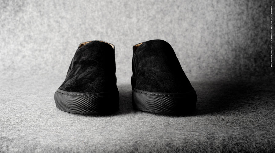 Slip-On Sneaker . Black