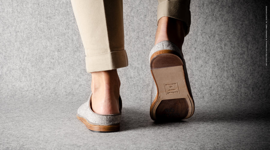 In &amp; Out Slip-Ons aus Wolle. Hellgrau meliert