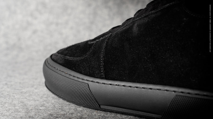 Low Top Sneaker . Black Suede