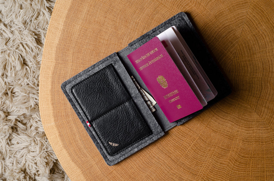 Travel Passport Wallet . Classic